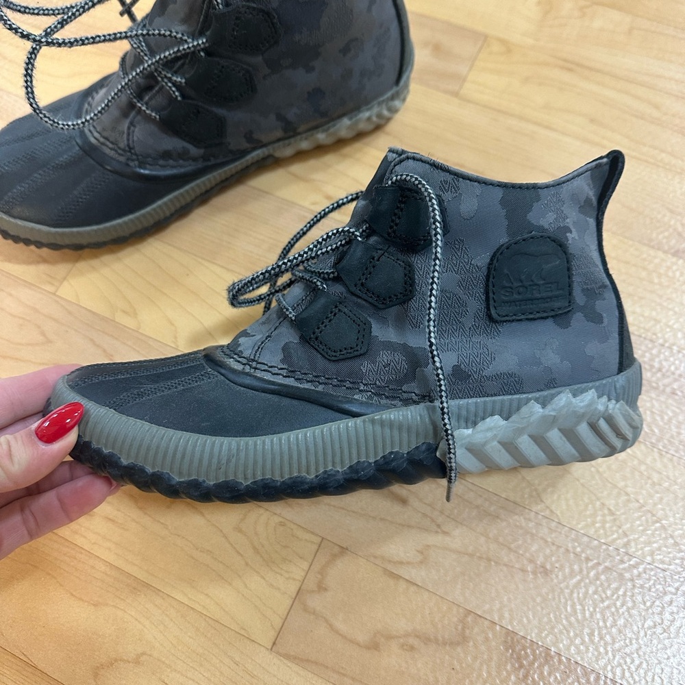 Sorel Black and Dark Gray Boots